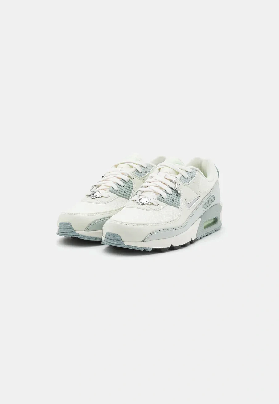 Фото № 2 с приближением к товару «‎AIR MAX 90 SE»