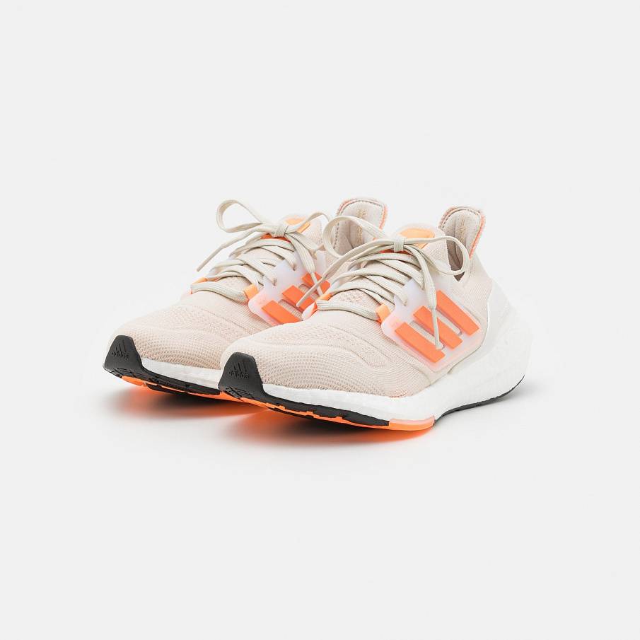 Фото № 2 с приближением к товару «‎Adidas Ultraboost 22 Neutral Shoes»