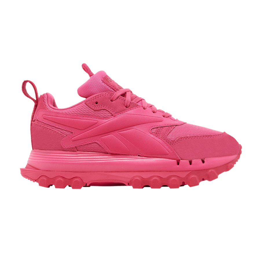 Фото № 1 с приближением к товару «‎Cardi B x Reebok Women's Classic Leather V2 Pink Fusion»