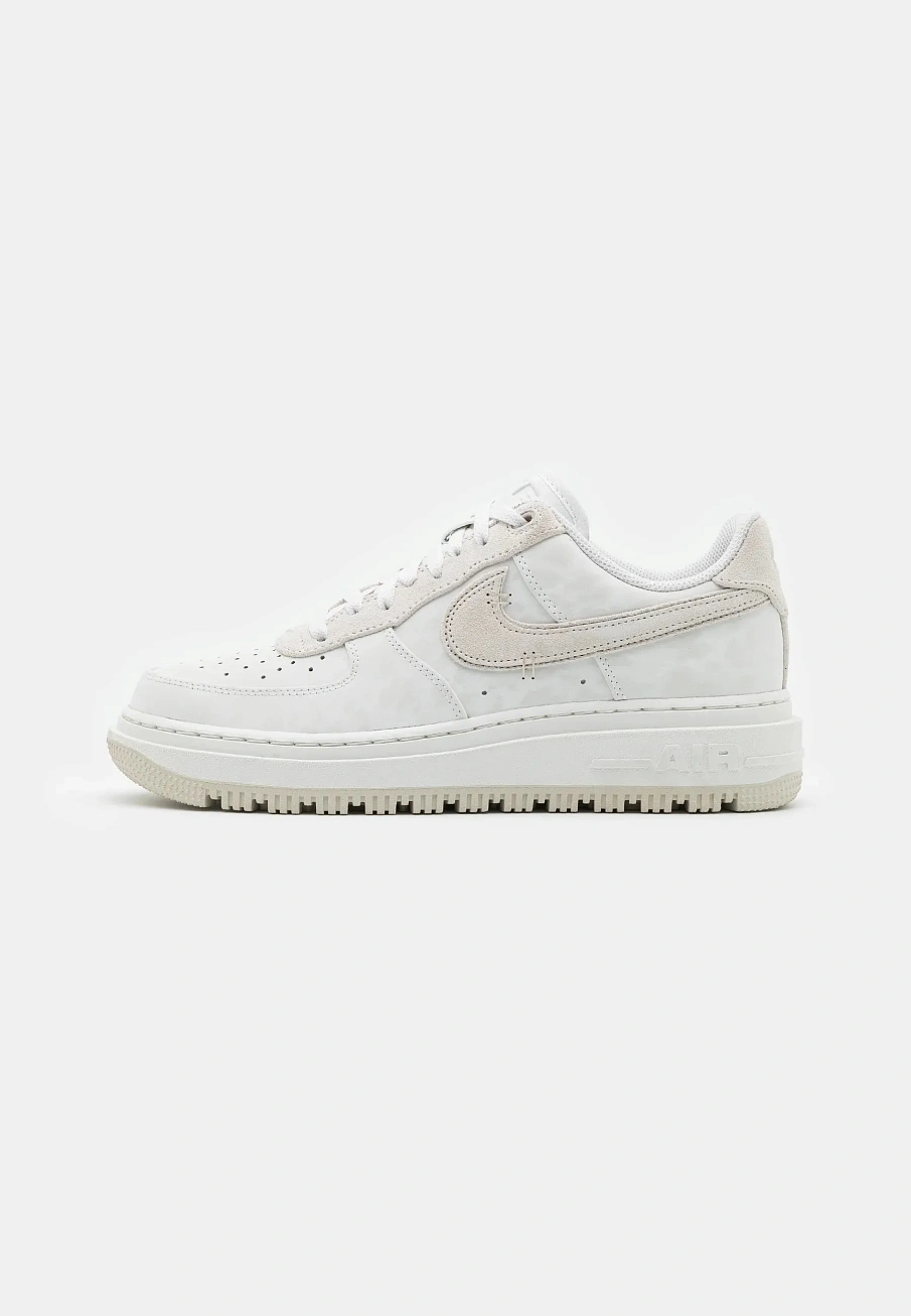 Фото № 1 с приближением к товару «‎AIR FORCE LUXE »