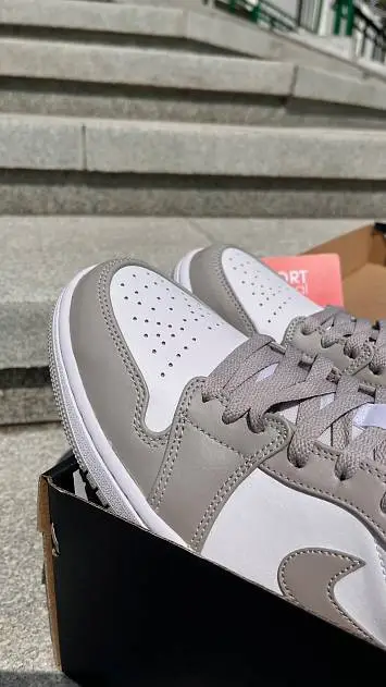 Air Jordan 1 Mid "Linen" (554724-082) - 3