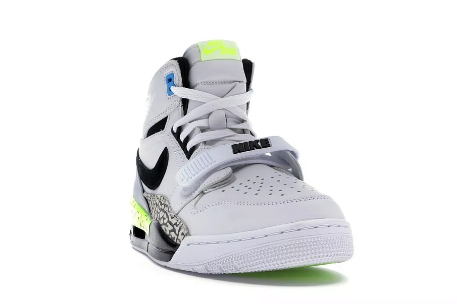 Фото № 2 с приближением к товару «‎Jordan Legacy 312 Command Force Volt»