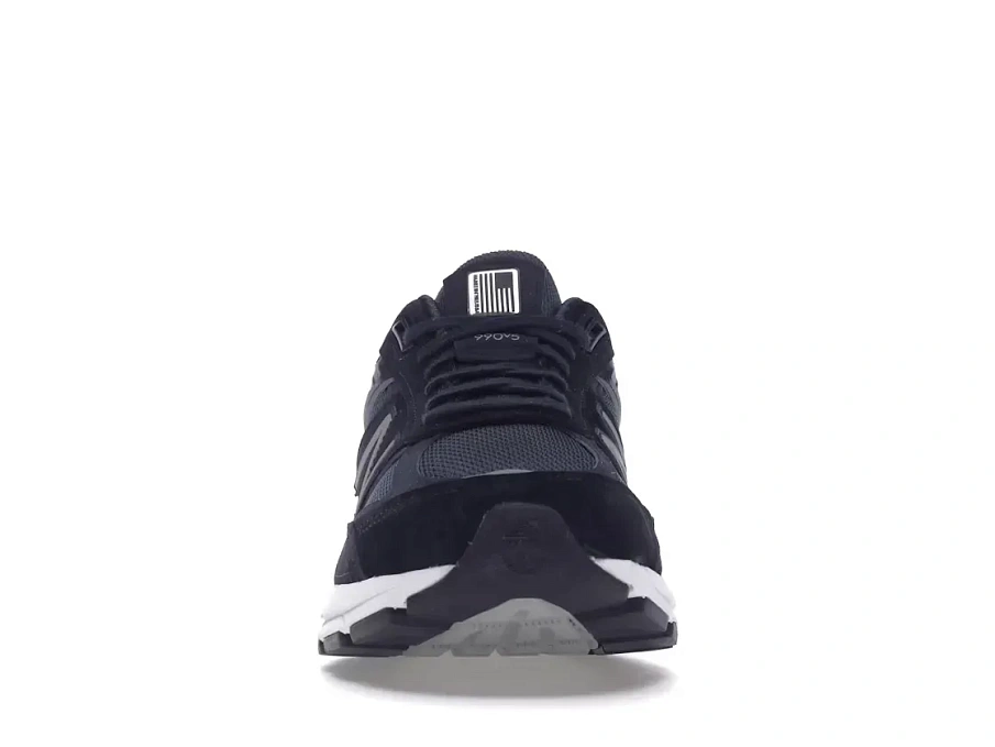 Фото № 2 с приближением к товару «‎New Balance 990v5»