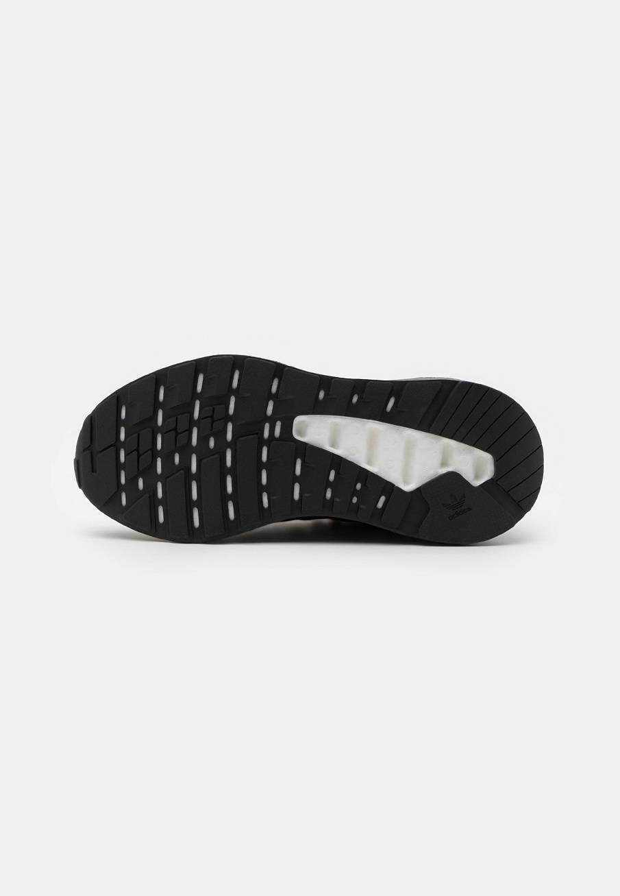Фото № 5 с приближением к товару «‎Adidas Zx 2k Boost »