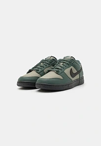 Фото № 4 с приближением к товару «‎DUNK RETRO SE»