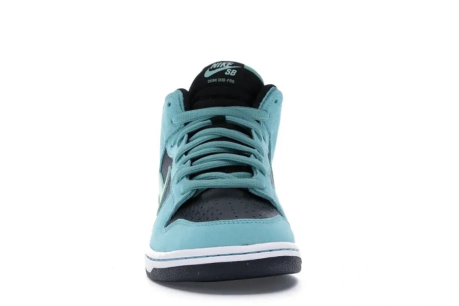 Фото № 2 с приближением к товару «‎Nike SB Dunk Mid Sea Crystal»