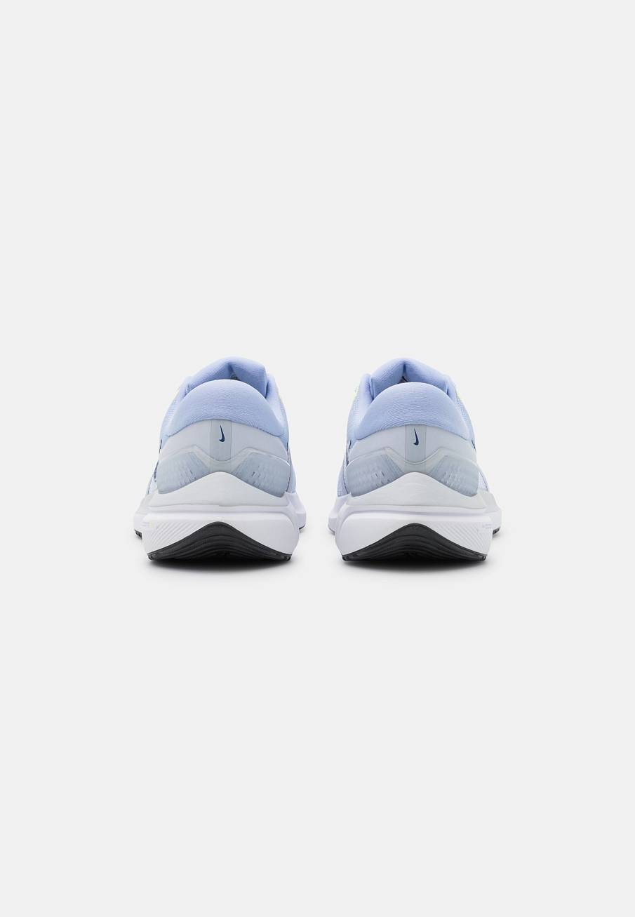 Фото № 3 с приближением к товару «‎Nike Air Zoom Vomero»