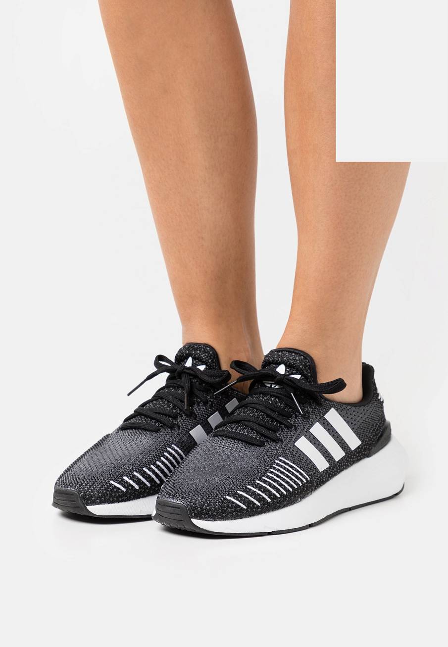 Фото № 2 с приближением к товару «‎Adidas Swift 22 »
