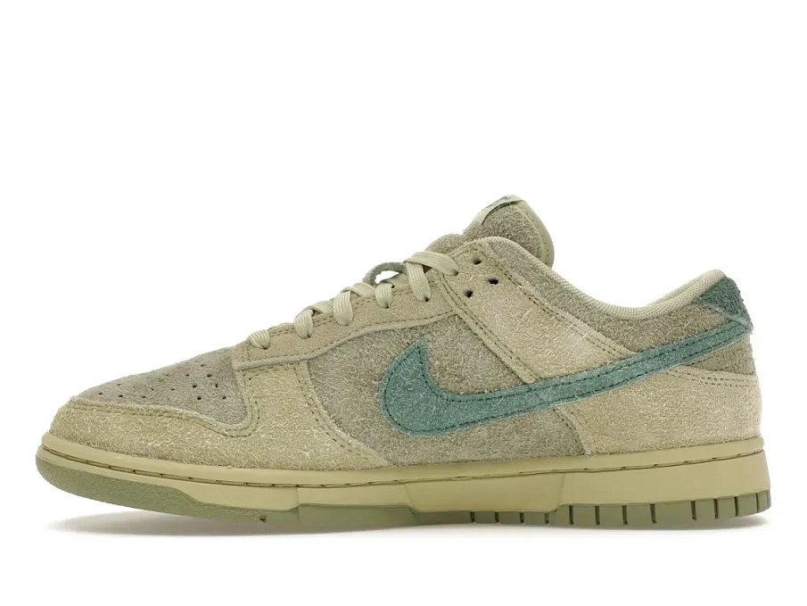 Фото № 3 с приближением к товару «‎Nike Dunk Low»