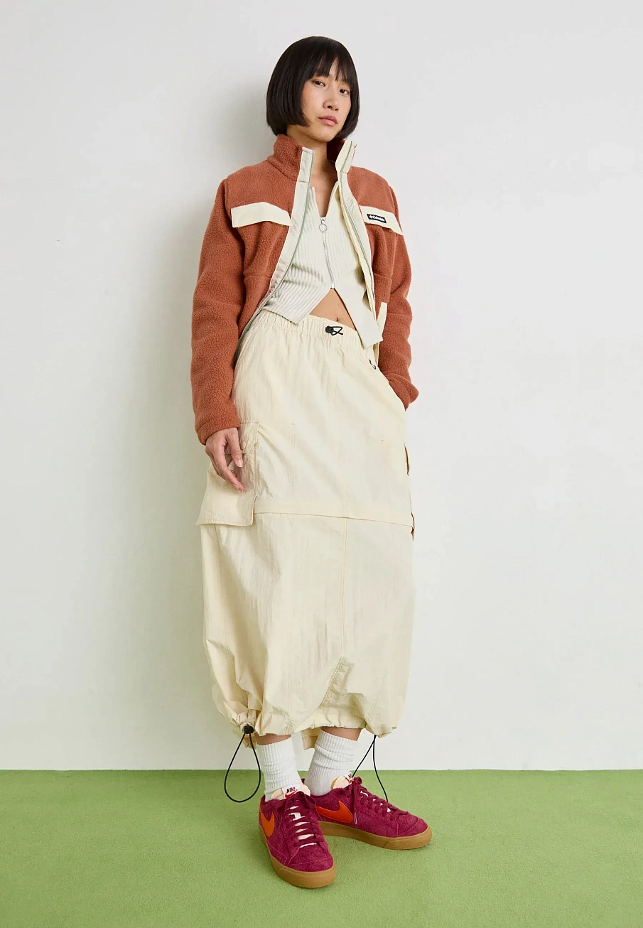 Фото № 3 с приближением к товару «‎BLAZER 77»