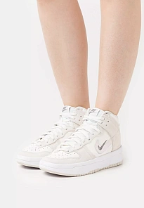 Фото № 3 с приближением к товару «‎WMNS DUNK HIGH UP»