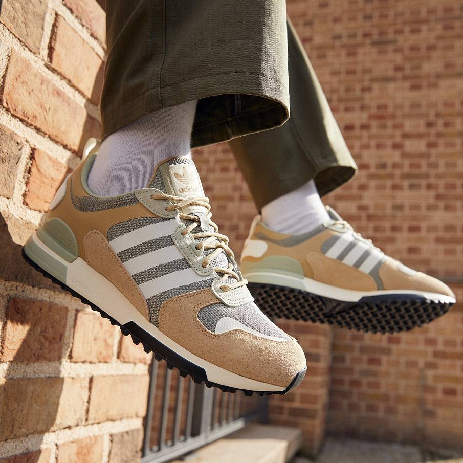Фото № 3 с приближением к товару «‎Adidas Zx 700 Hd »