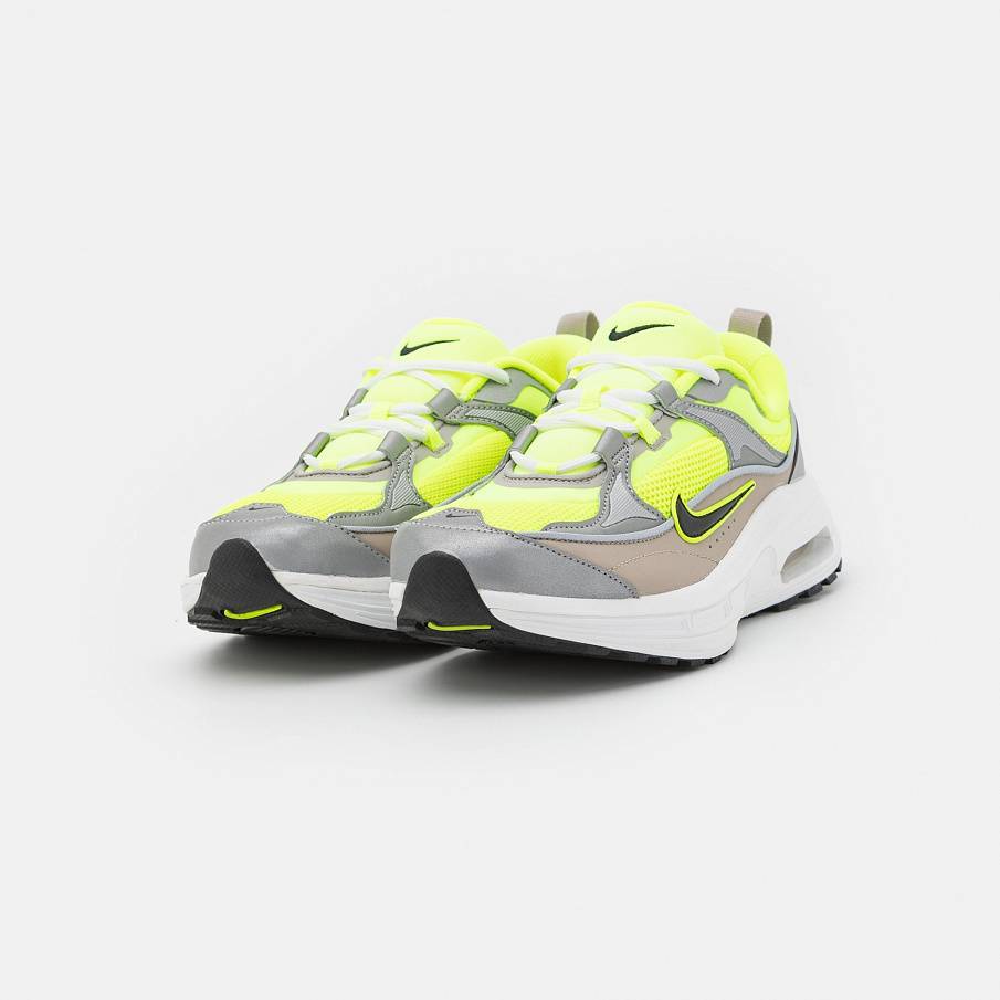 Фото № 2 с приближением к товару «‎Nike W Air Max Bliss NN »
