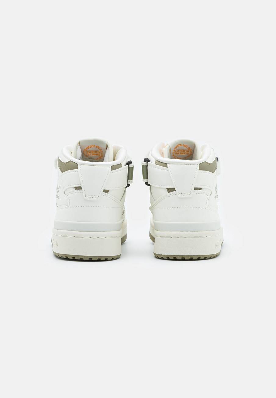 Фото № 5 с приближением к товару «‎Adidas Forum »