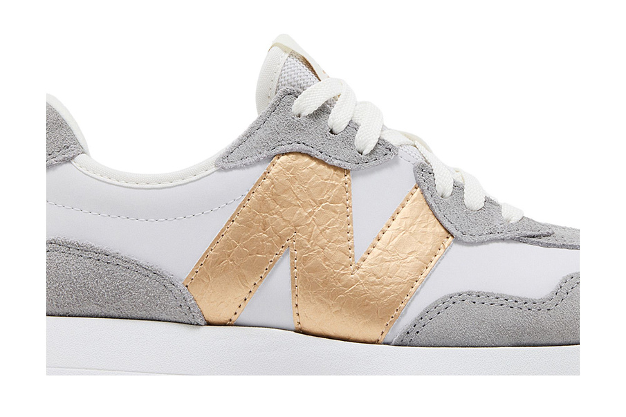 Фото № 3 с приближением к товару «‎New Balance Women's 327 Gold Metallic»