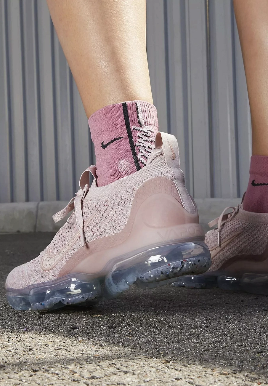 Фото № 3 с приближением к товару «‎AIR VAPORMAX 2021»
