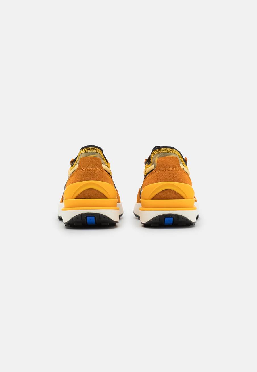 Фото № 3 с приближением к товару «‎Nike Waffle One »