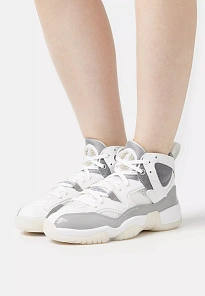 Фото № 1 с приближением к товару «‎WMNS JUMPMAN TWO TREY»