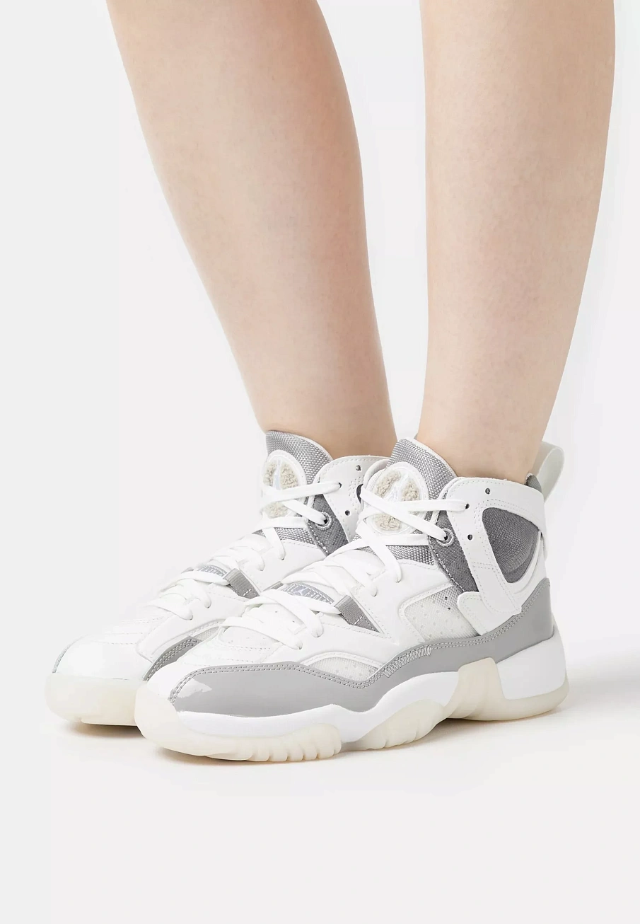 Фото № 1 с приближением к товару «‎WMNS JUMPMAN TWO TREY»