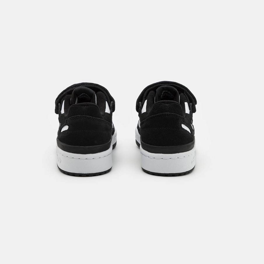 Фото № 3 с приближением к товару «‎Adidas Forum »