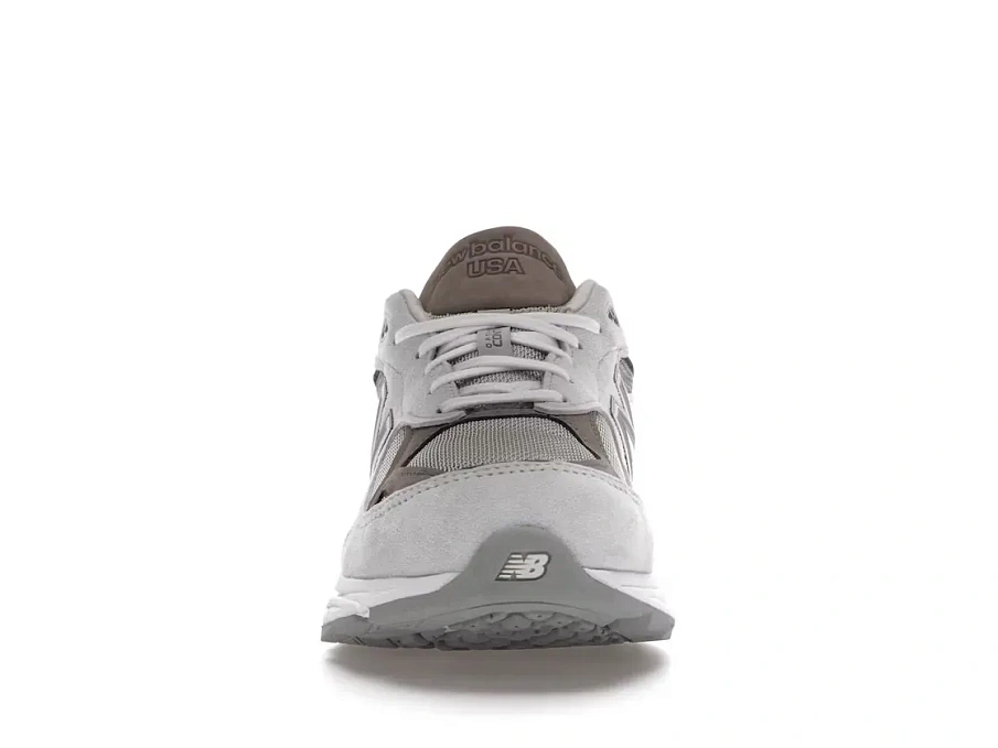 Фото № 2 с приближением к товару «‎New Balance 990v3»