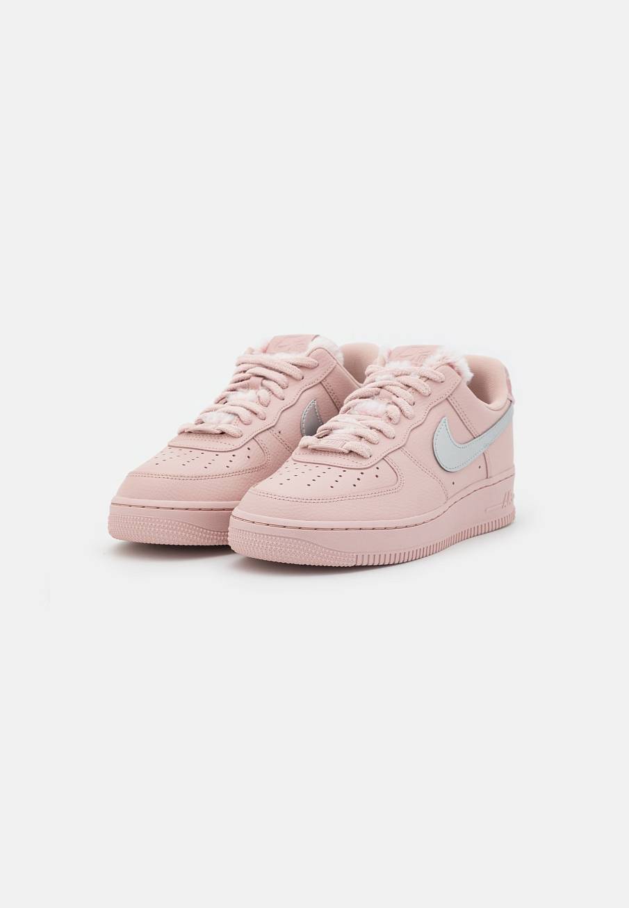 Фото № 2 с приближением к товару «‎Nike Air Force 1 »