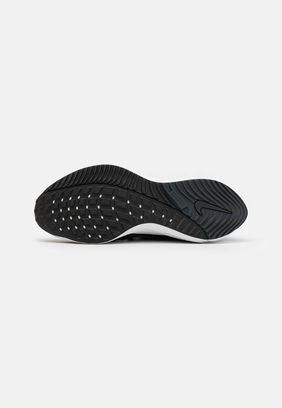 Фото № 4 с приближением к товару «‎Nike Air Zoom Vomero 15»