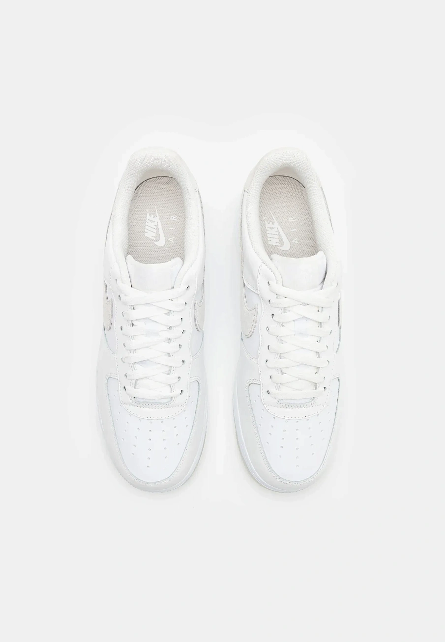 Фото № 4 с приближением к товару «‎AIR FORCE 1 07 LV8»