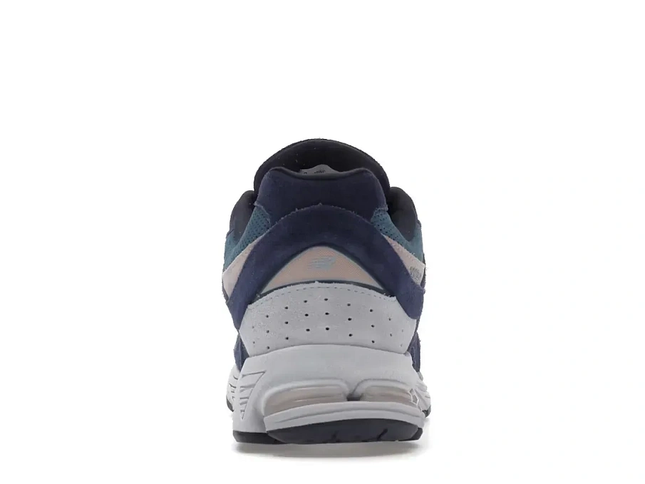 Фото № 4 с приближением к товару «‎New Balance 2002R»