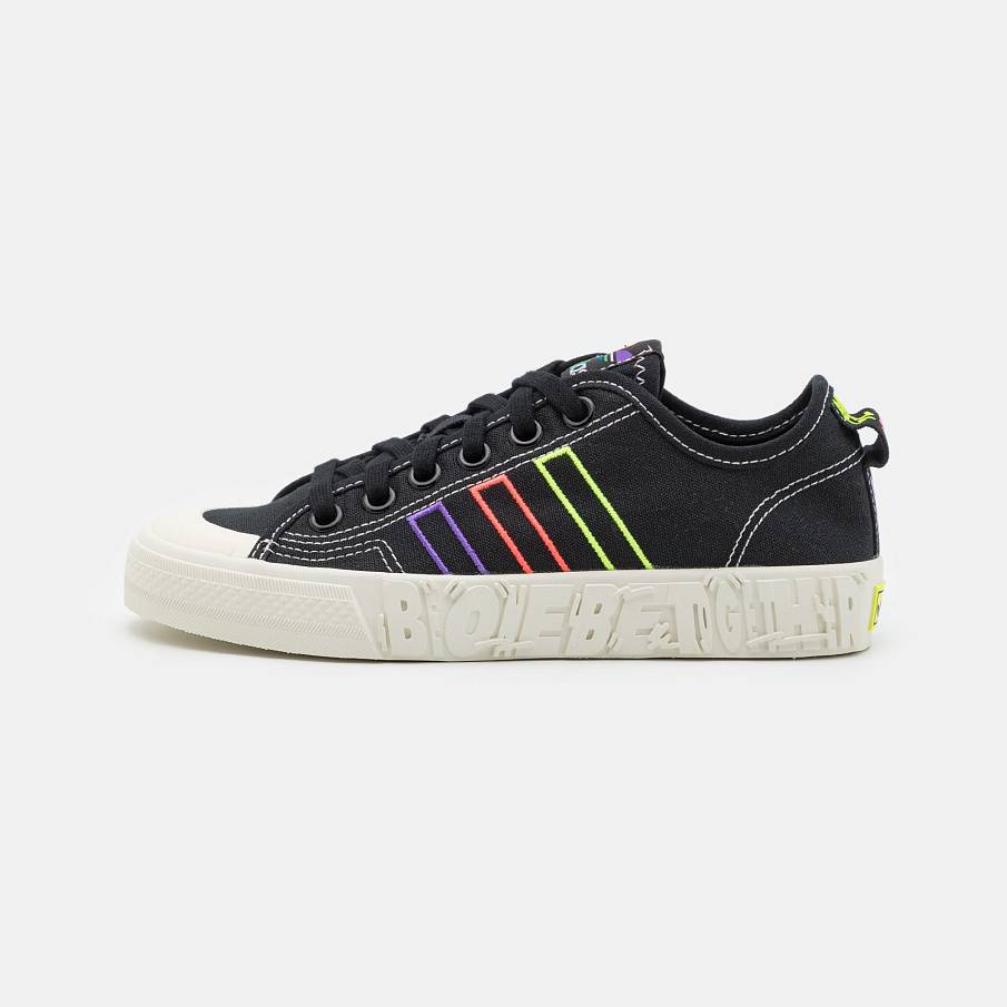 Фото № 1 с приближением к товару «‎Adidas Nizza Pride »