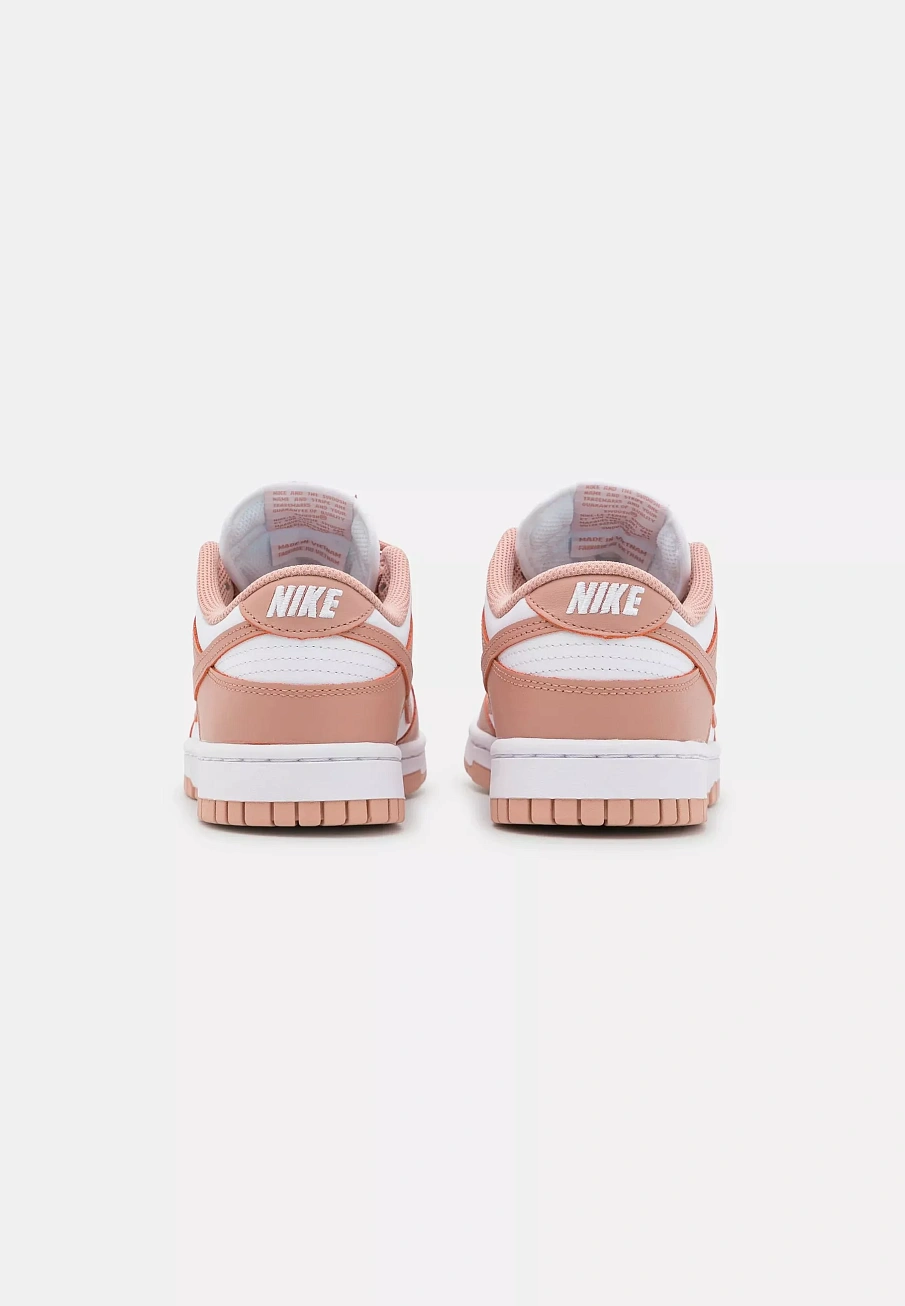 Фото № 4 с приближением к товару «‎DUNK LOW »