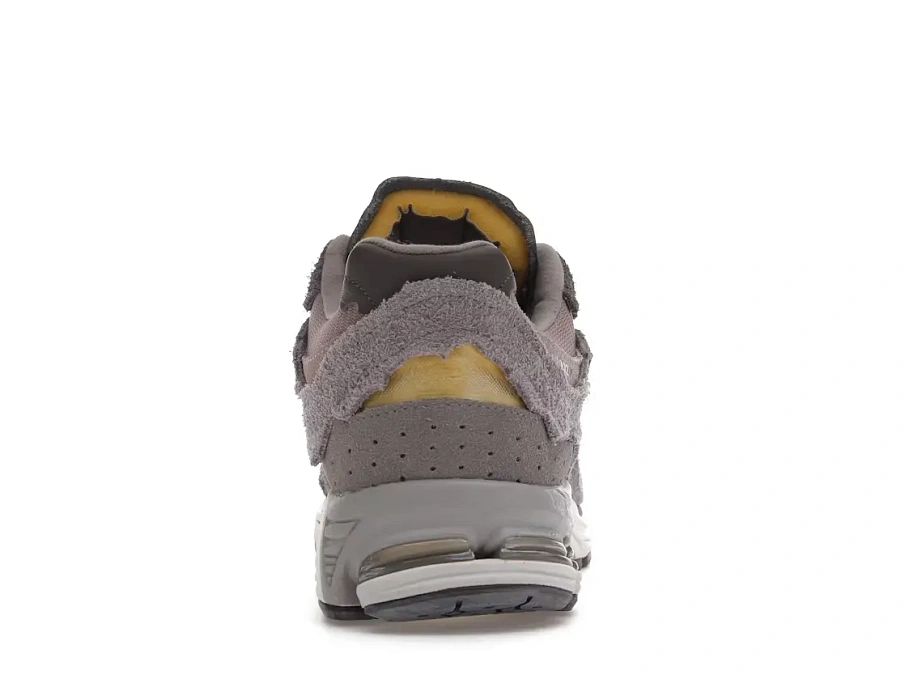 Фото № 4 с приближением к товару «‎New Balance 2002R»