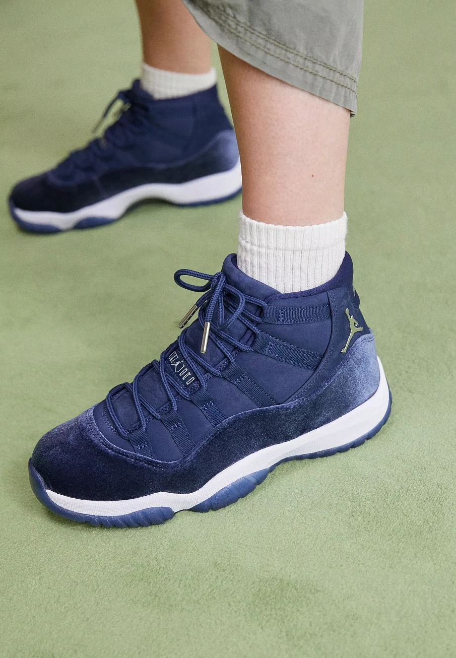 Фото № 1 с приближением к товару «‎WMNS AIR JORDAN 11 RETRO»