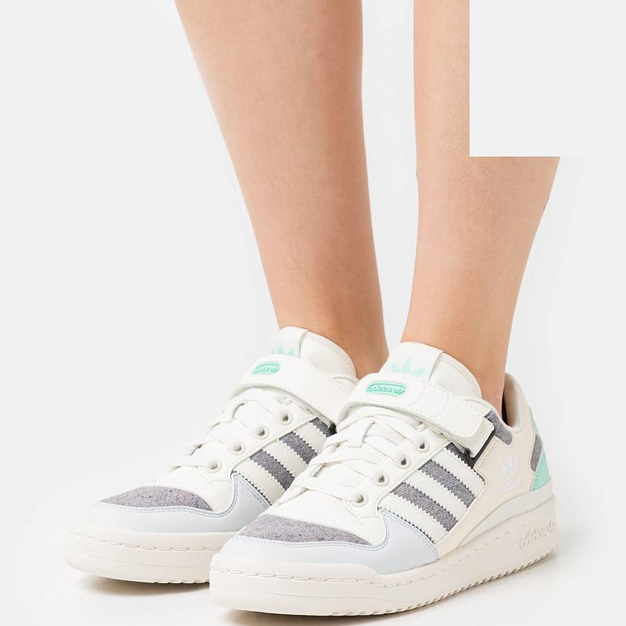 Фото № 3 с приближением к товару «‎Adidas Forum »