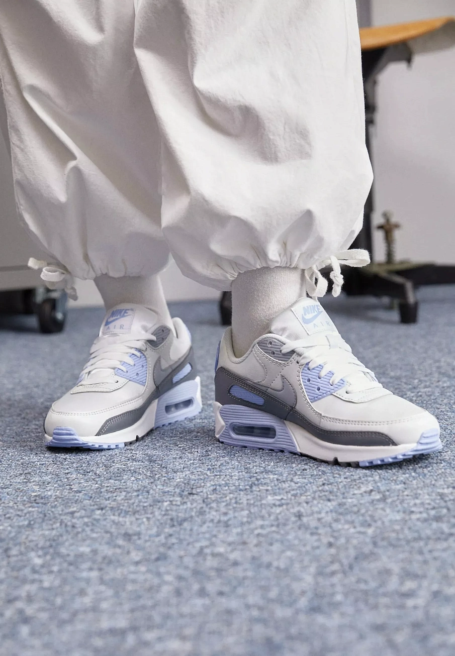 Фото № 3 с приближением к товару «‎AIR MAX 90 »