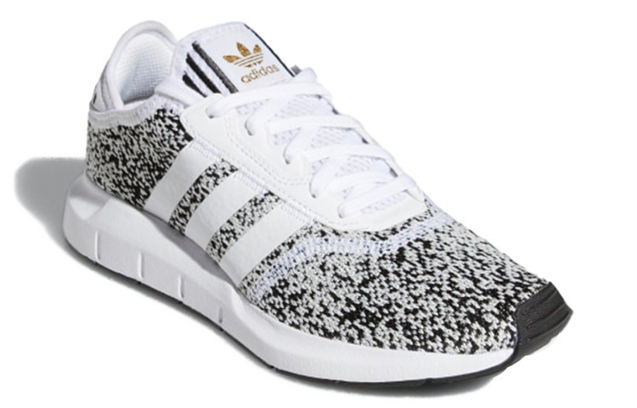 Фото № 3 с приближением к товару «‎adidas originals Swift Run X BlackWhite»