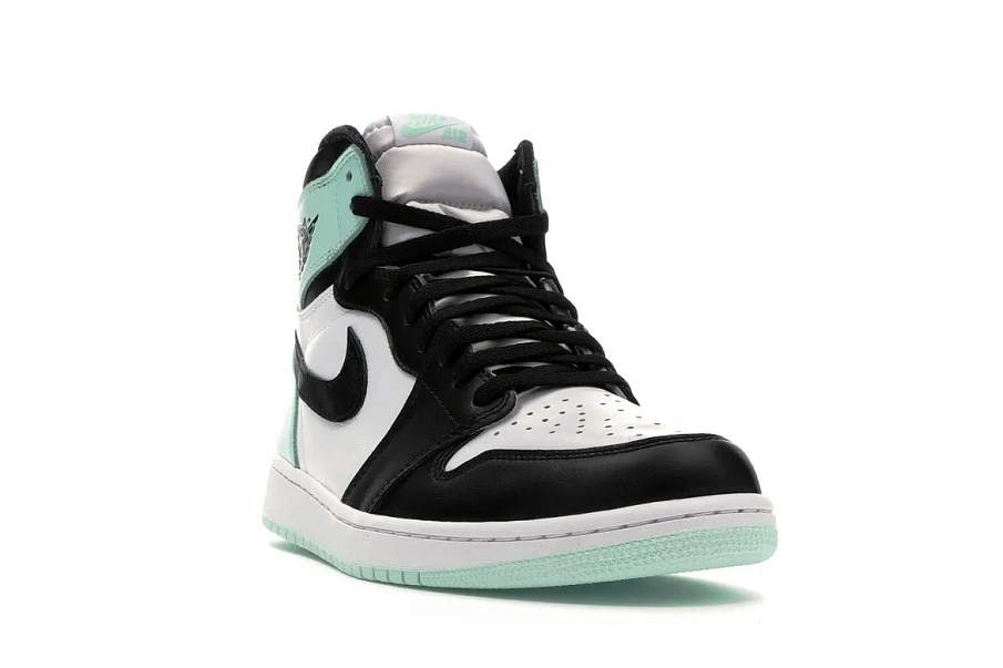 Фото № 3 с приближением к товару «‎Jordan 1 Retro High Igloo»