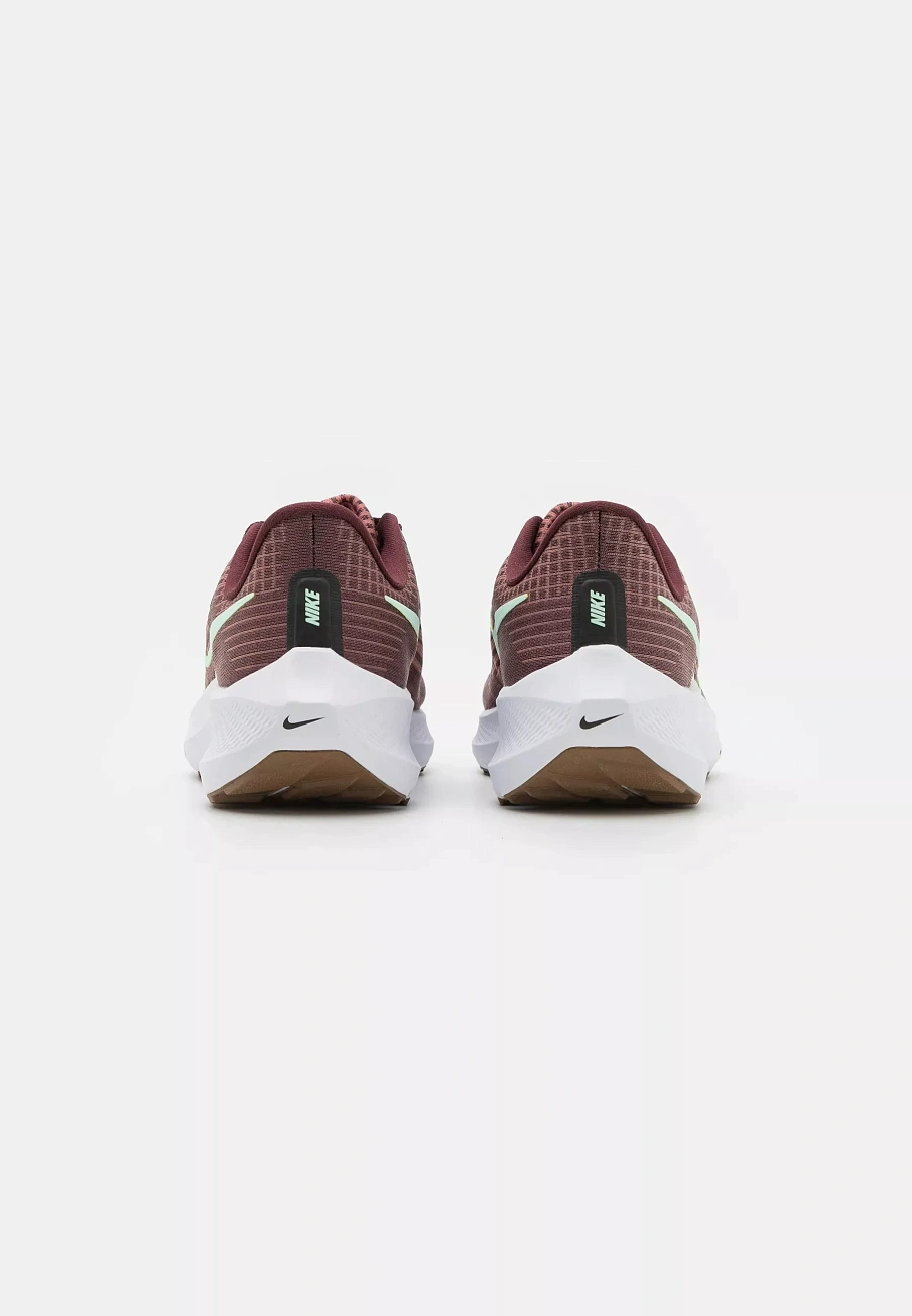 Фото № 3 с приближением к товару «‎AIR ZOOM PEGASUS 39»