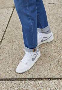 Фото № 3 с приближением к товару «‎AIR JORDAN 1 MID»