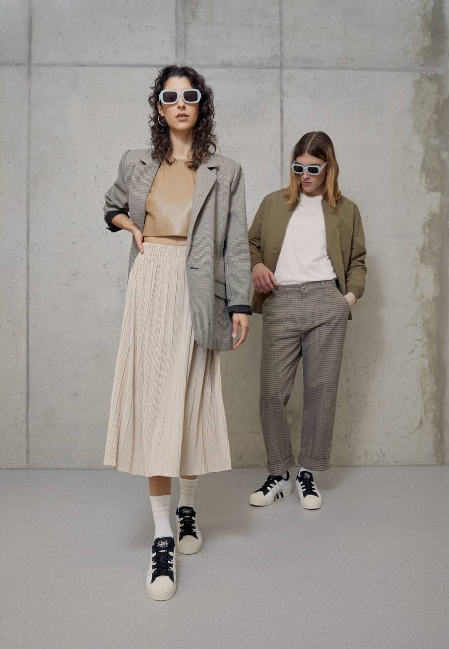 Фото № 1 с приближением к товару «‎Adidas Superstar »