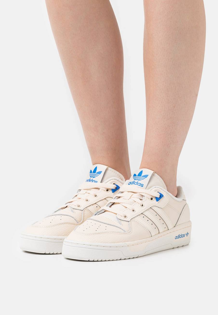 Фото № 2 с приближением к товару «‎Adidas Rivalry Premium »