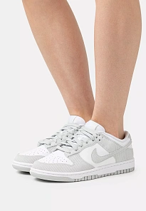 Фото № 1 с приближением к товару «‎NIKE DUNK LOW »