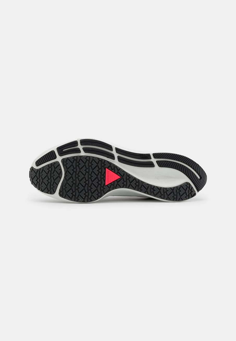 Фото № 5 с приближением к товару «‎Nike Shield»