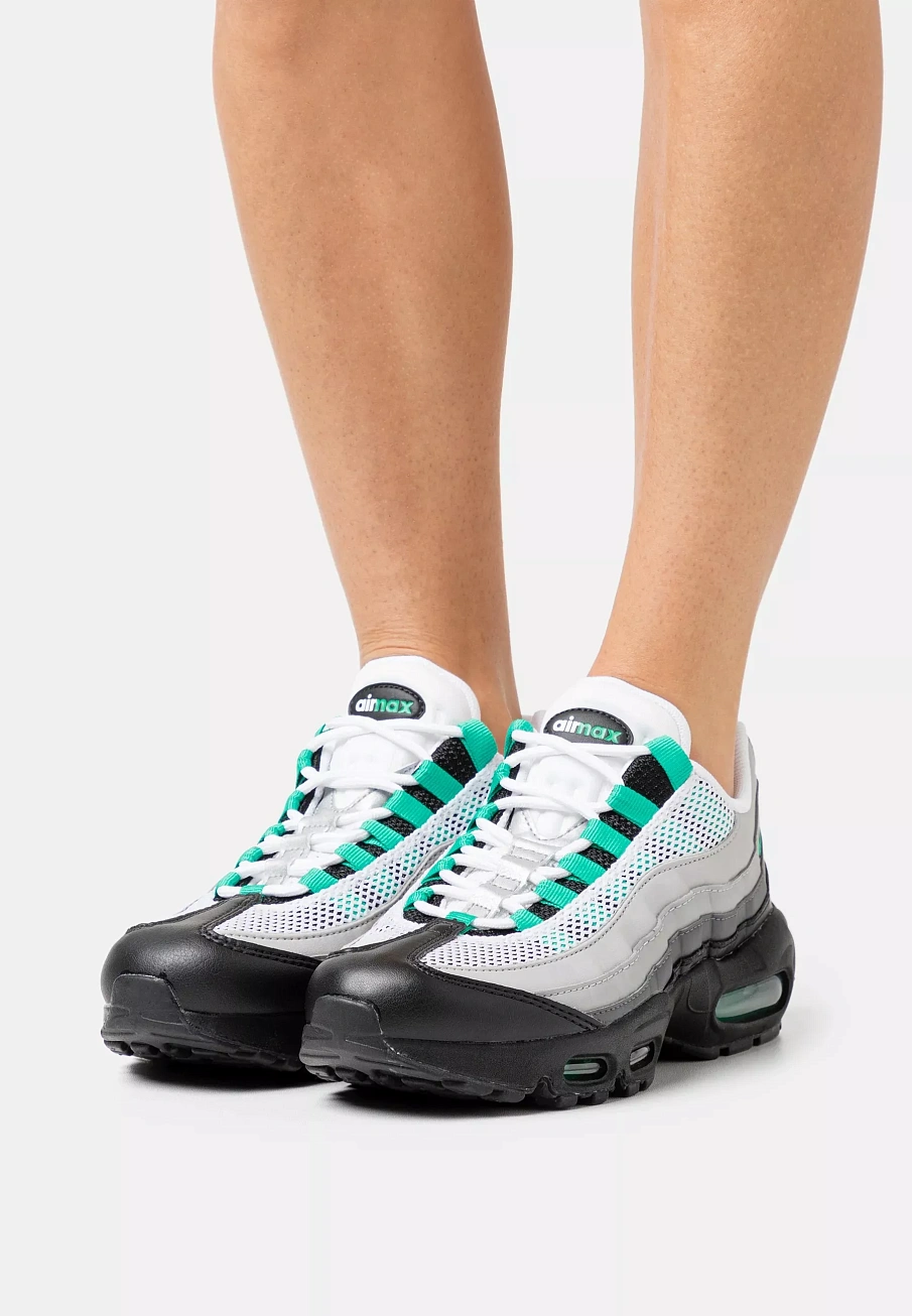 Фото № 3 с приближением к товару «‎AIR MAX 95»