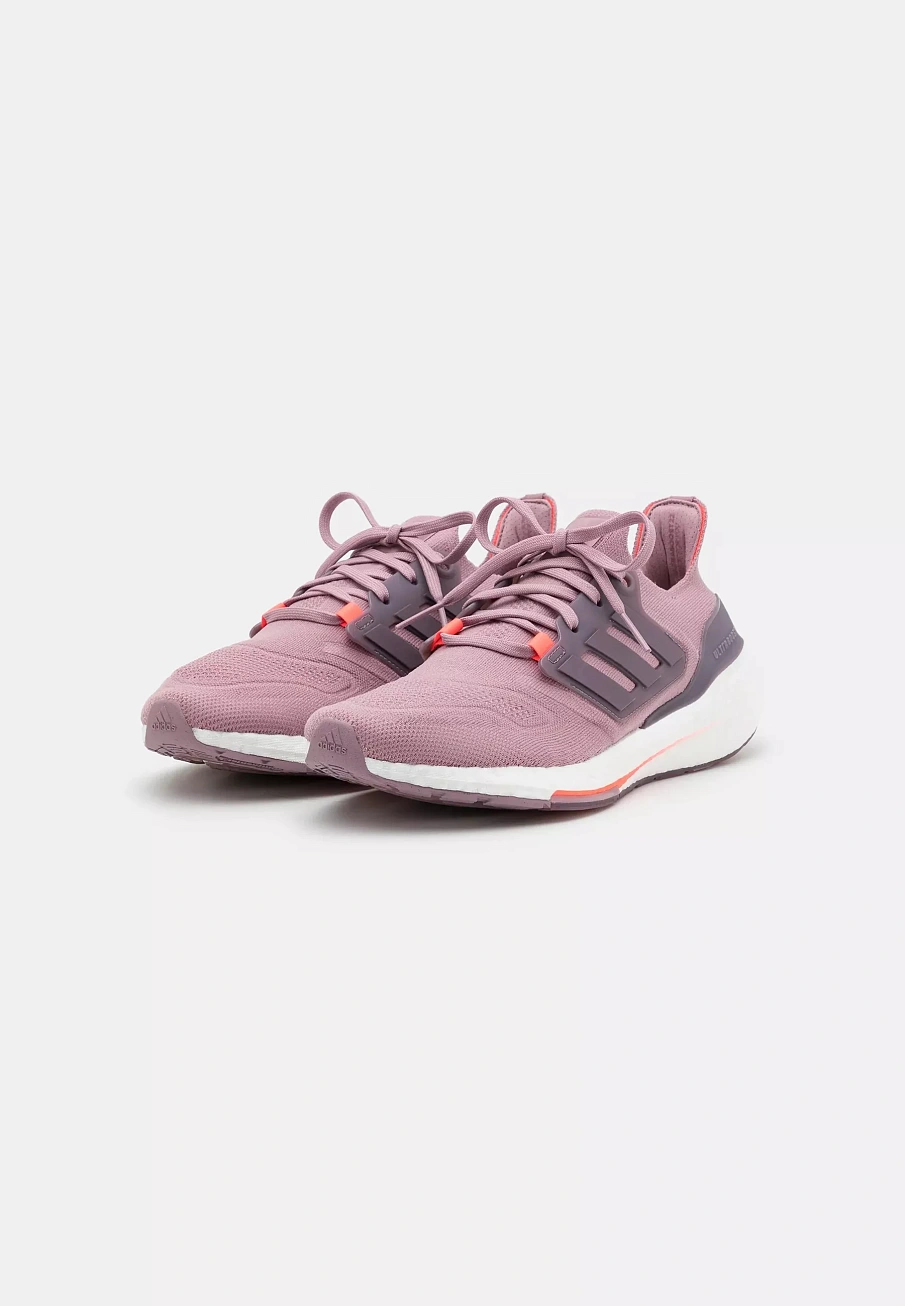 Фото № 4 с приближением к товару «‎ULTRABOOST 22 »