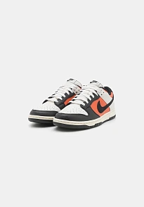 Фото № 4 с приближением к товару «‎DUNK LOW RETRO»