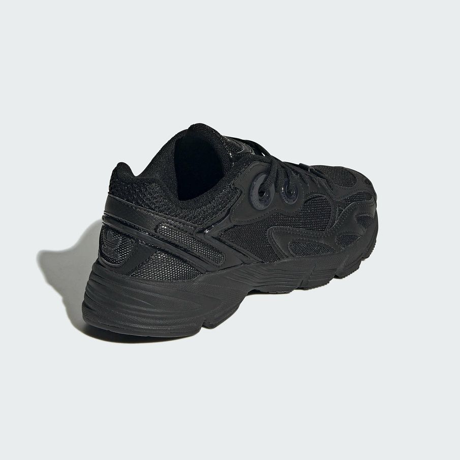 Фото № 4 с приближением к товару «‎Кроссовки Adidas SPAD111A1TY-Q11»