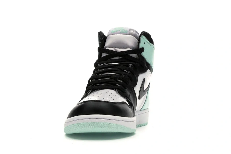 Фото № 4 с приближением к товару «‎Jordan 1 Retro High Igloo»