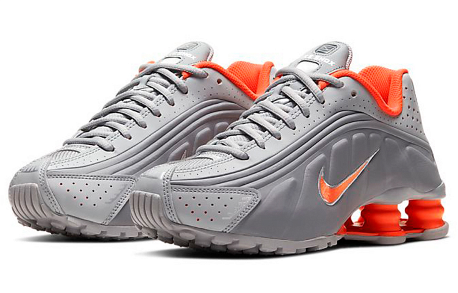 Фото № 3 с приближением к товару «‎Nike Shox R4 GS 'Light Smoke Grey Hyper Crimson'»