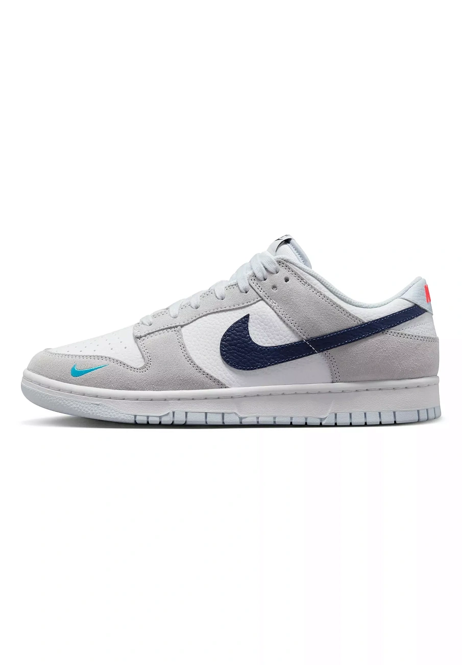 Фото № 1 с приближением к товару «‎NIKE DUNK LOW SD»